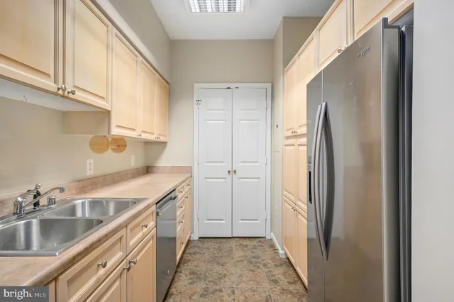 $389,000 | 19375 Cypress Ridge Terrace, Unit 114, Leesburg, VA 20176