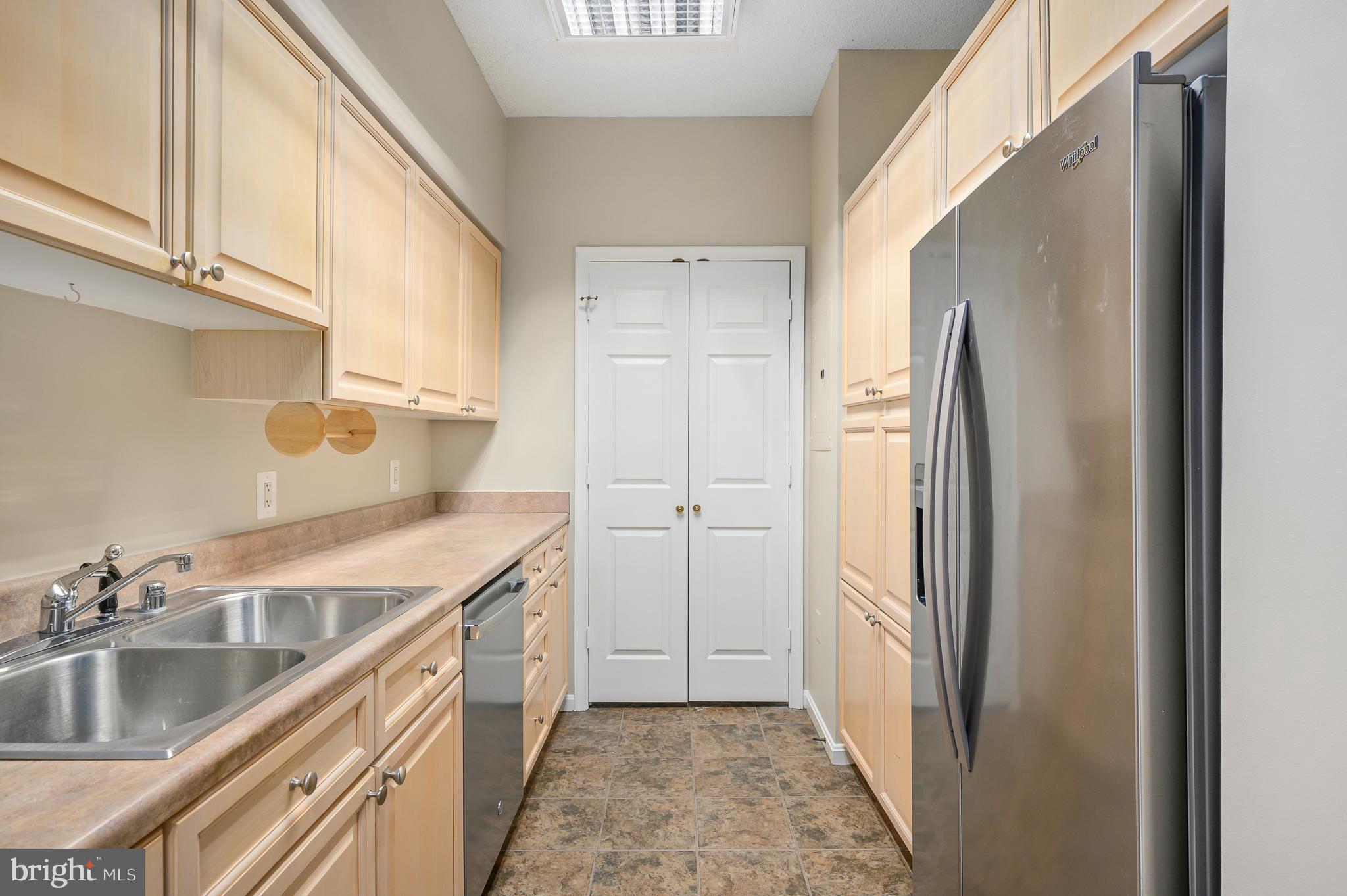 19375 Cypress Ridge Terrace, Unit 114 Leesburg, VA 20176 - Photo 15 of 41 Kitchen