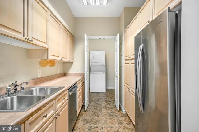 $389,000 | 19375 Cypress Ridge Terrace, Unit 114, Leesburg, VA 20176