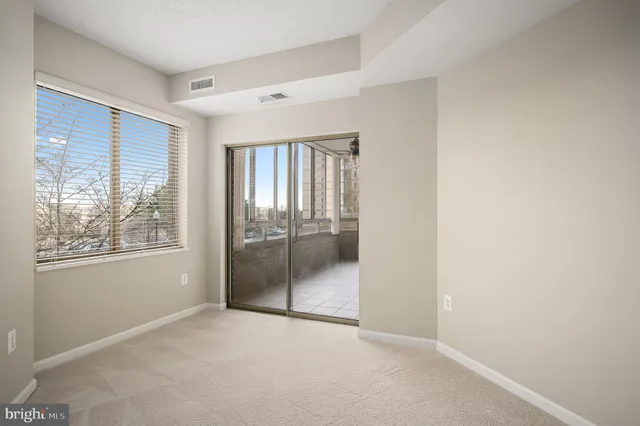 $389,000 | 19375 Cypress Ridge Terrace, Unit 114, Leesburg, VA 20176