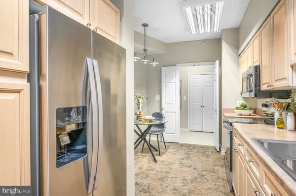 $385,000 | 19375 Cypress Ridge Terrace, Unit 114, Leesburg, VA 20176