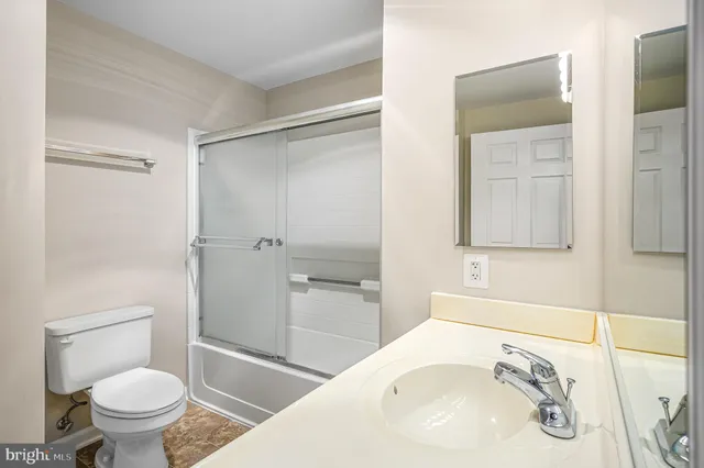 $389,000 | 19375 Cypress Ridge Terrace, Unit 114, Leesburg, VA 20176