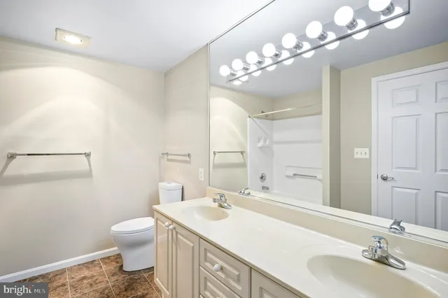 $389,000 | 19375 Cypress Ridge Terrace, Unit 114, Leesburg, VA 20176