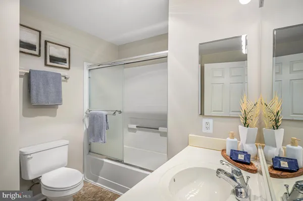 $385,000 | 19375 Cypress Ridge Terrace, Unit 114, Leesburg, VA 20176