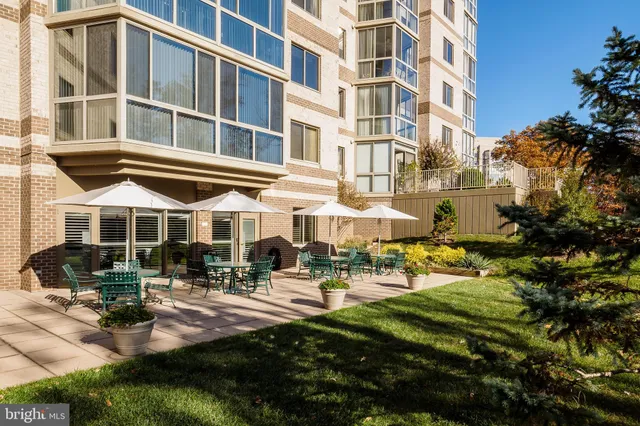 $389,000 | 19375 Cypress Ridge Terrace, Unit 114, Leesburg, VA 20176