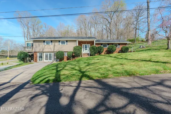 $878,900 | 3543 Ginn Farm Drive, Knoxville, TN 37920