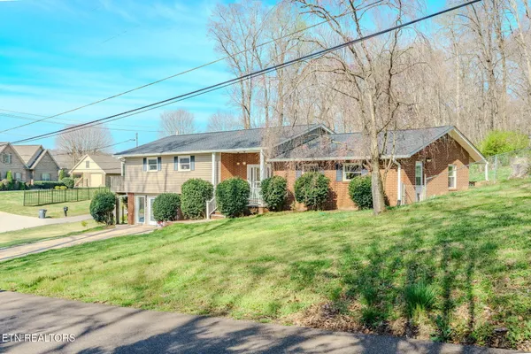 $878,900 | 3543 Ginn Farm Drive, Knoxville, TN 37920