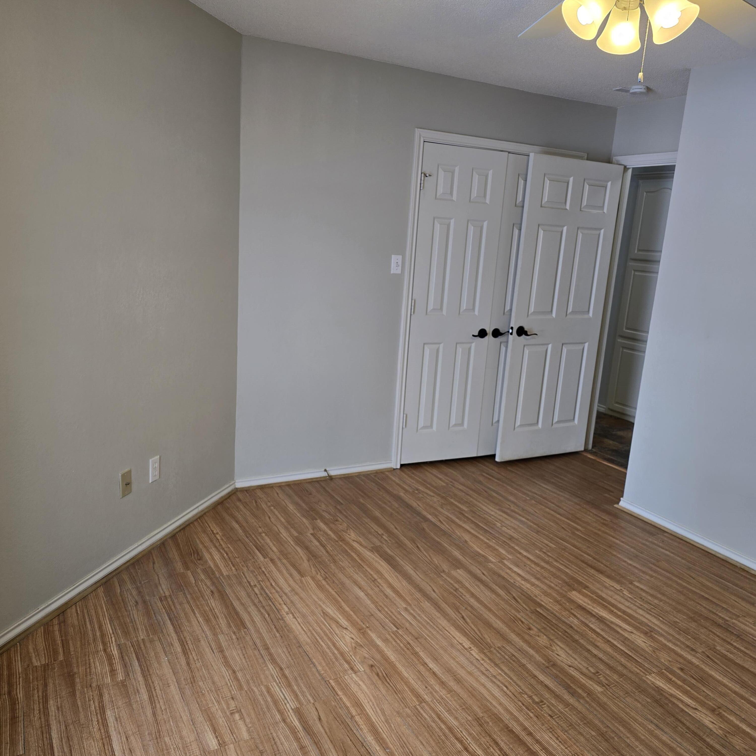 6701 Chicago Avenue Lubbock, TX 79424 - Photo 23 of 35 Bedroom 3 with closet