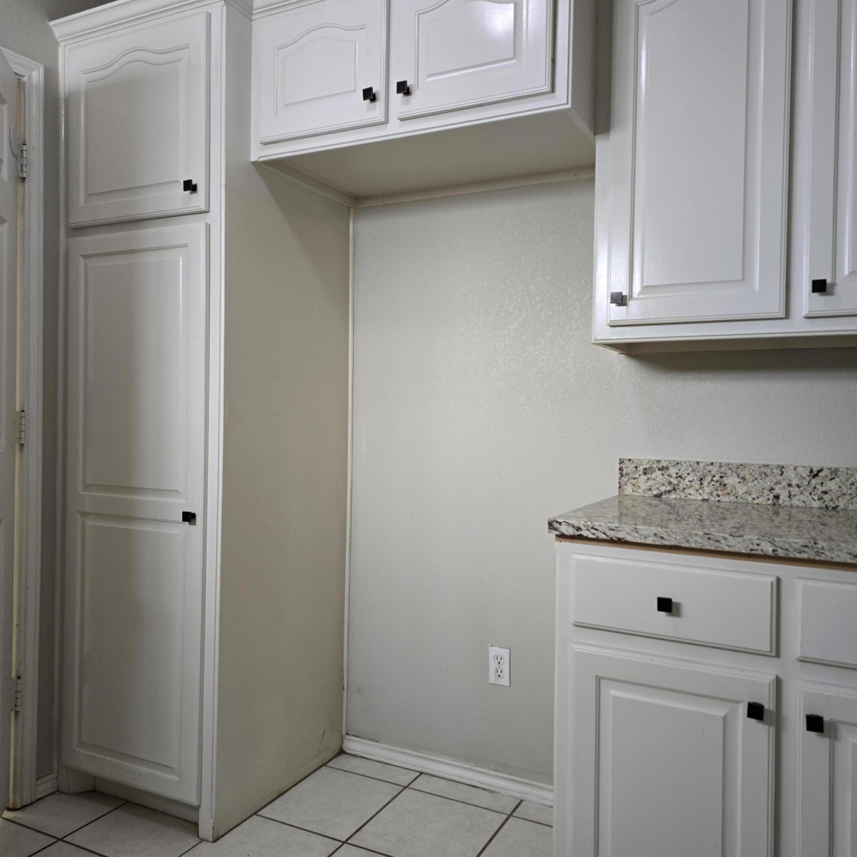6701 Chicago Avenue Lubbock, TX 79424 - Photo 26 of 35 Laundry room with extra storage