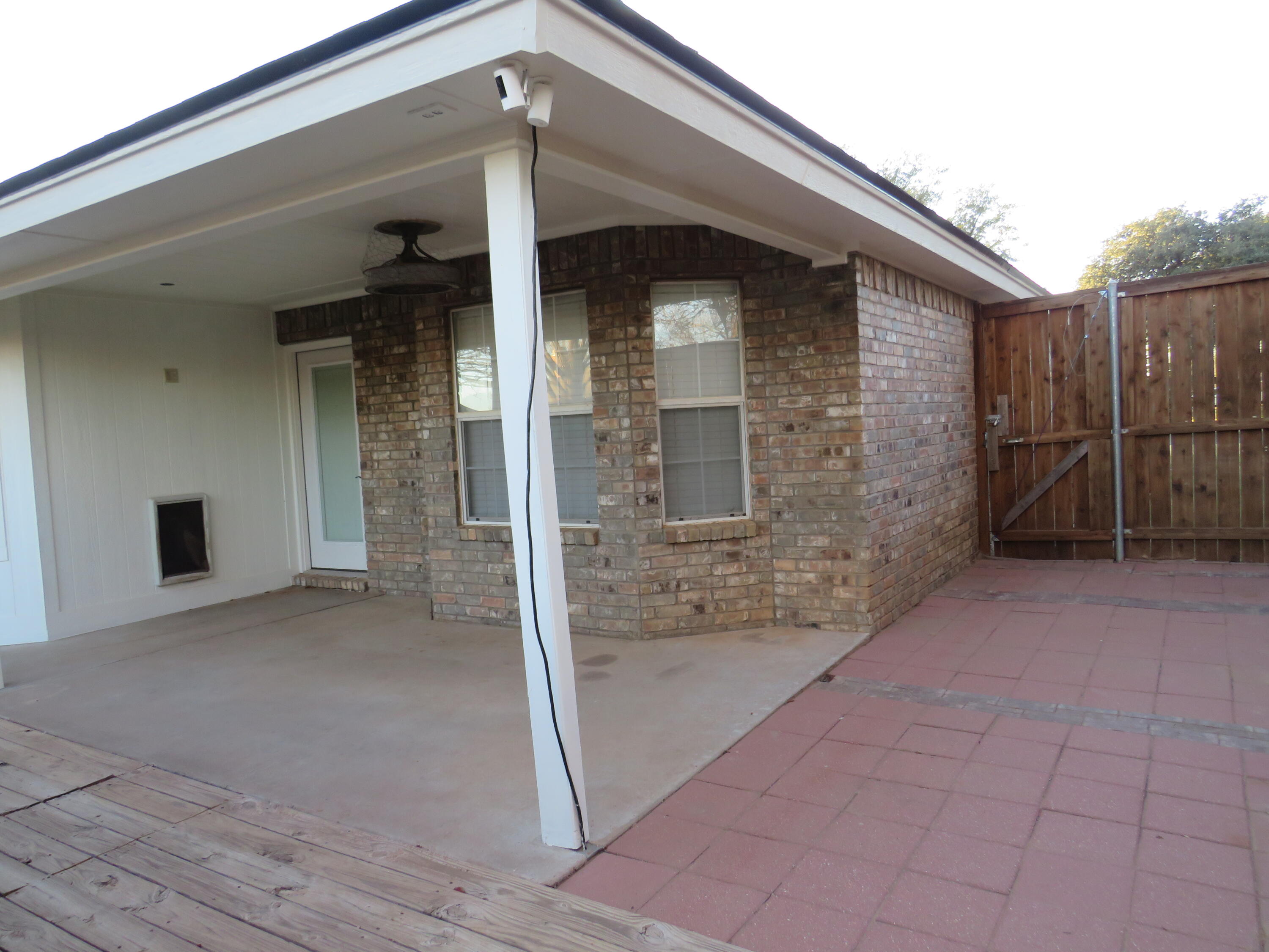 6701 Chicago Avenue Lubbock, TX 79424 - Photo 28 of 35 a view of a house with a wooden bench