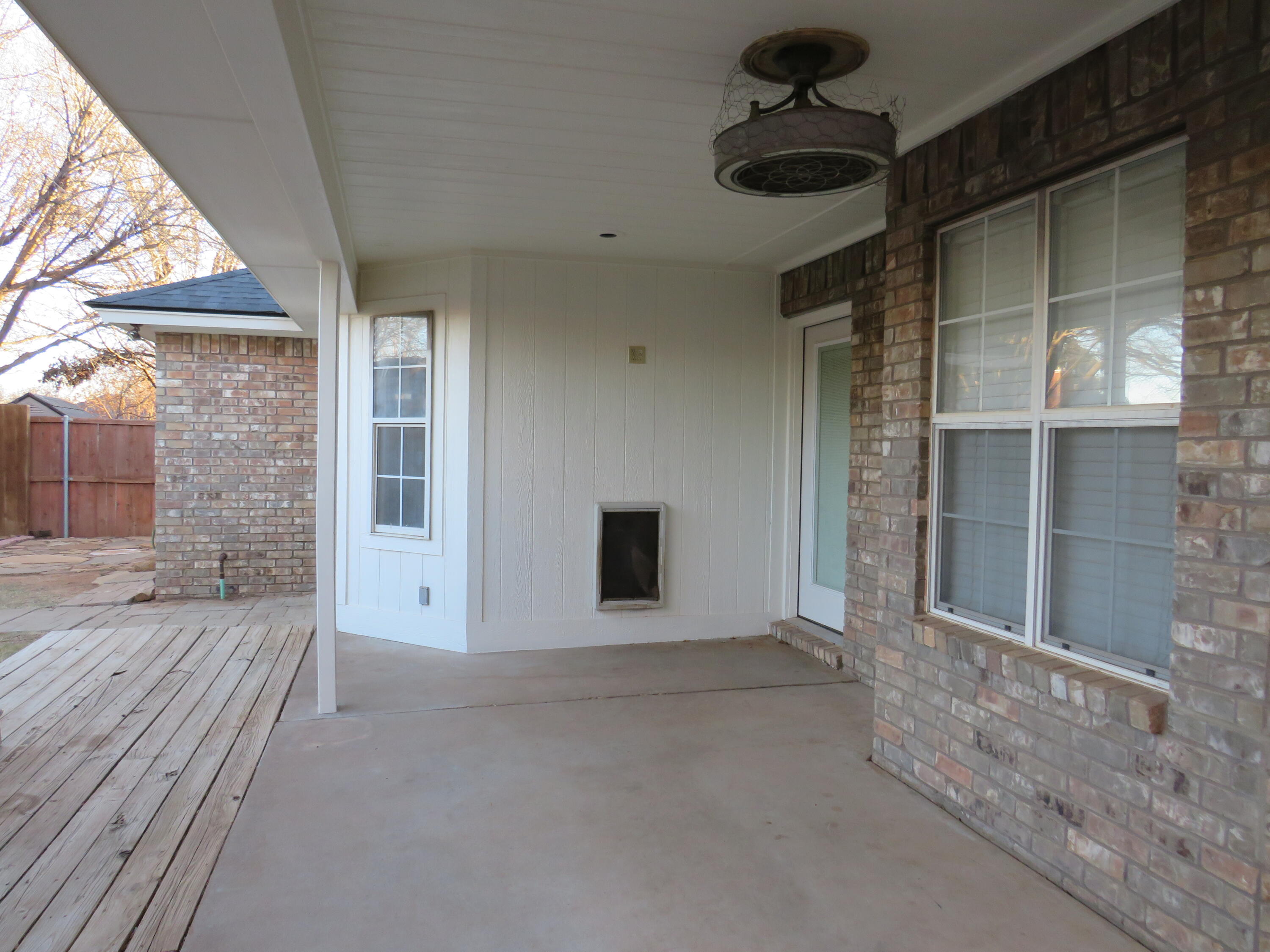 6701 Chicago Avenue Lubbock, TX 79424 - Photo 29 of 35 Covered back porch