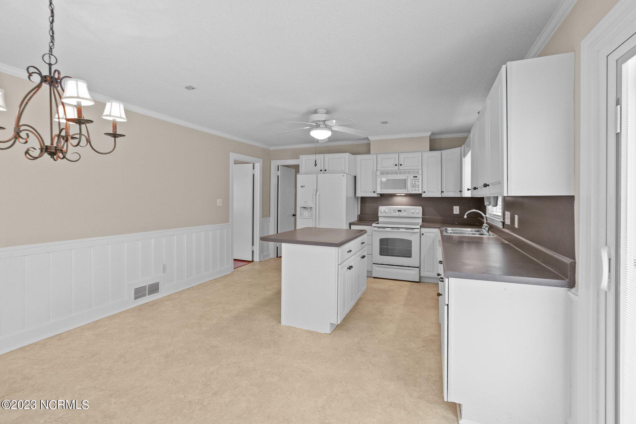 210 Kent Road Greenville, NC 27858 - Photo 9 of 38 13-web-or-mls-_S0A1419