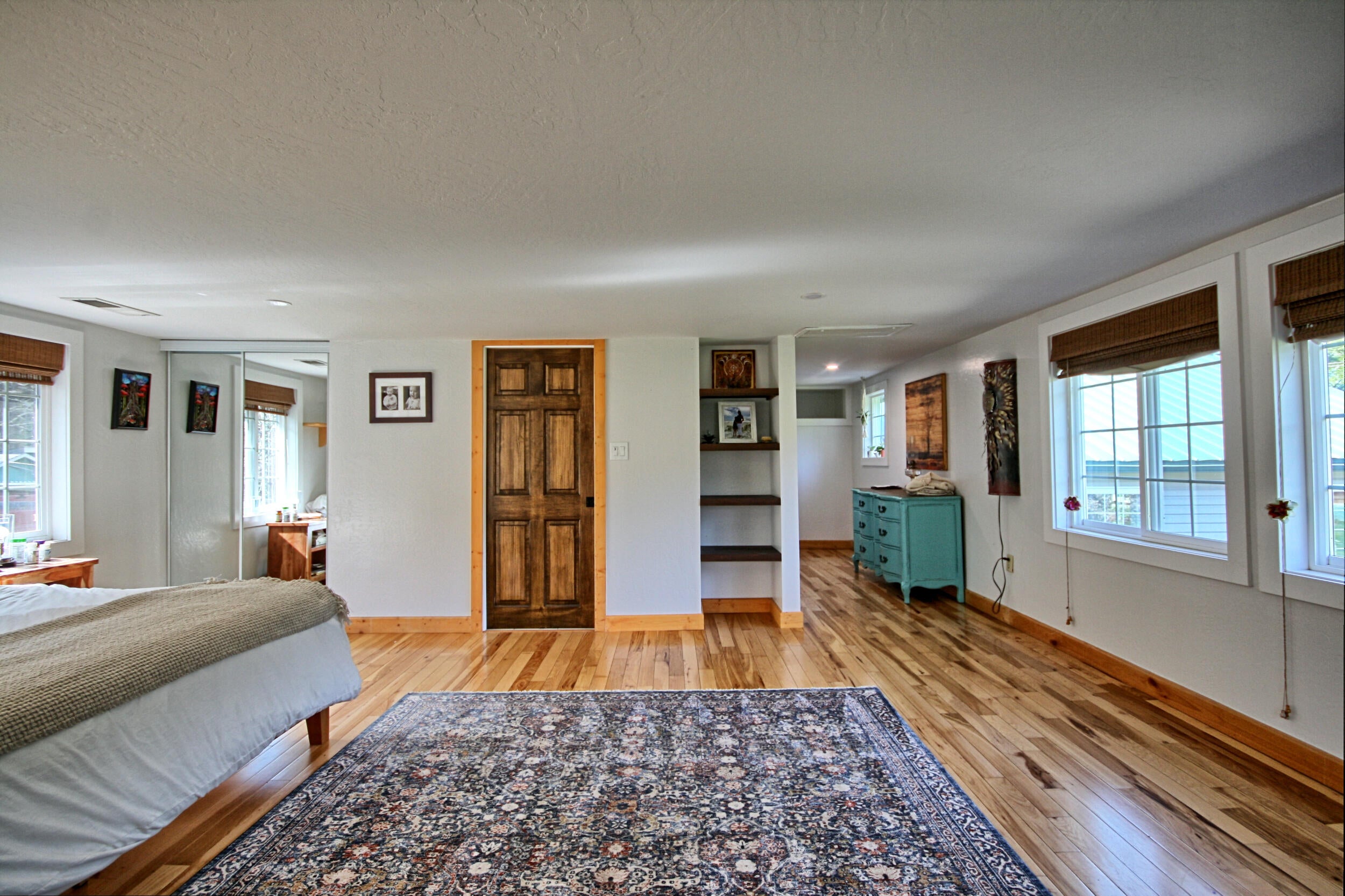 5355 Coleman Creek Road Medford, OR 97501 - Photo 25 of 76 toward primary bed bath