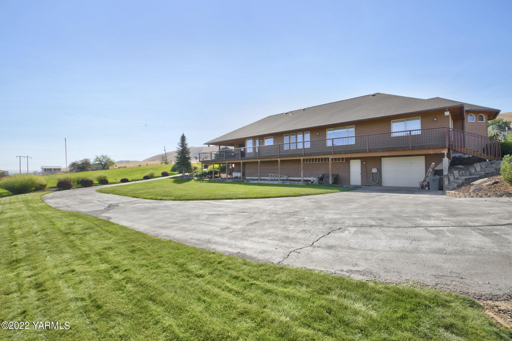 631 Meadowbrook Road Yakima, WA 98903 - Photo 3 of 29 a front view of a house with a yard and potted plants
