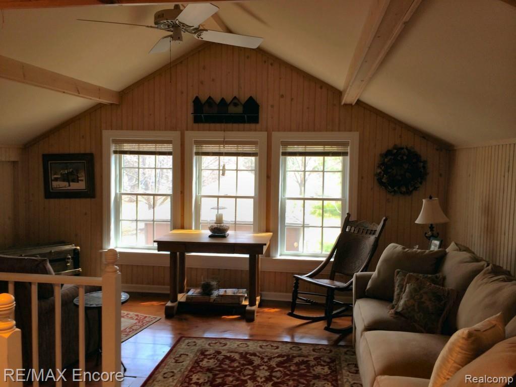 8010 Torrey Road Grand Blanc, MI 48439 - Photo 26 of 48 sitting area.jpg