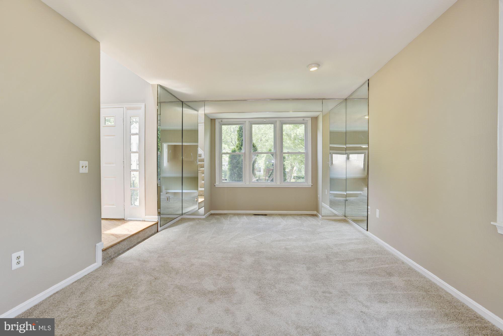 2909 Memory Lane Silver Spring, MD 20904 - Photo 7 of 38 Living Room