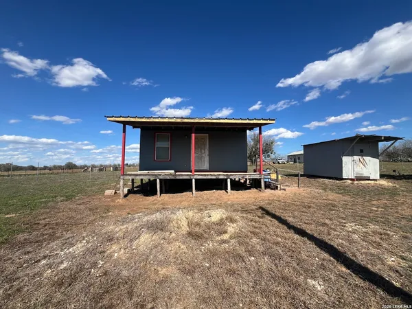 $179,000 | 2074 County Road 306, Floresville, TX 78114