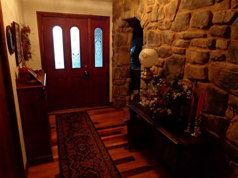Entry/Foyer. 