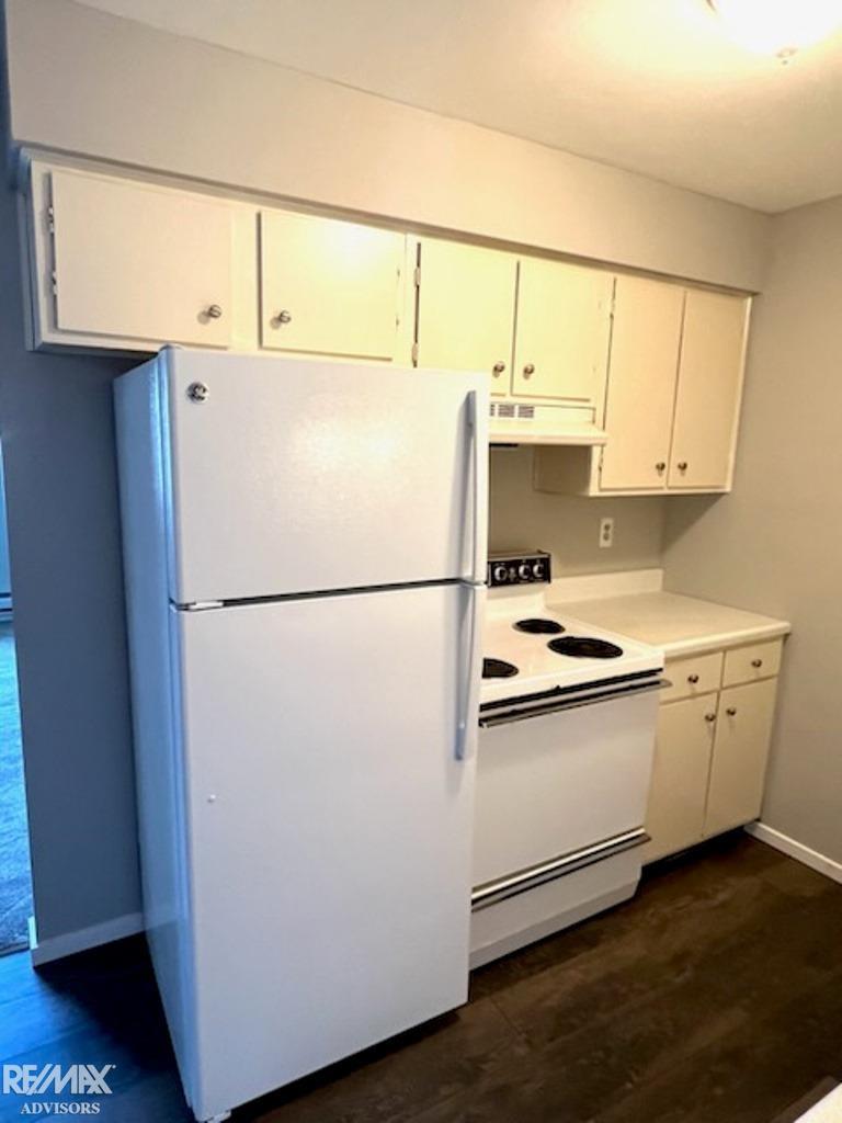 5878 Pointe Tremble Road Algonac, MI 48001 - Photo 9 of 14 50115645-8.JPG
