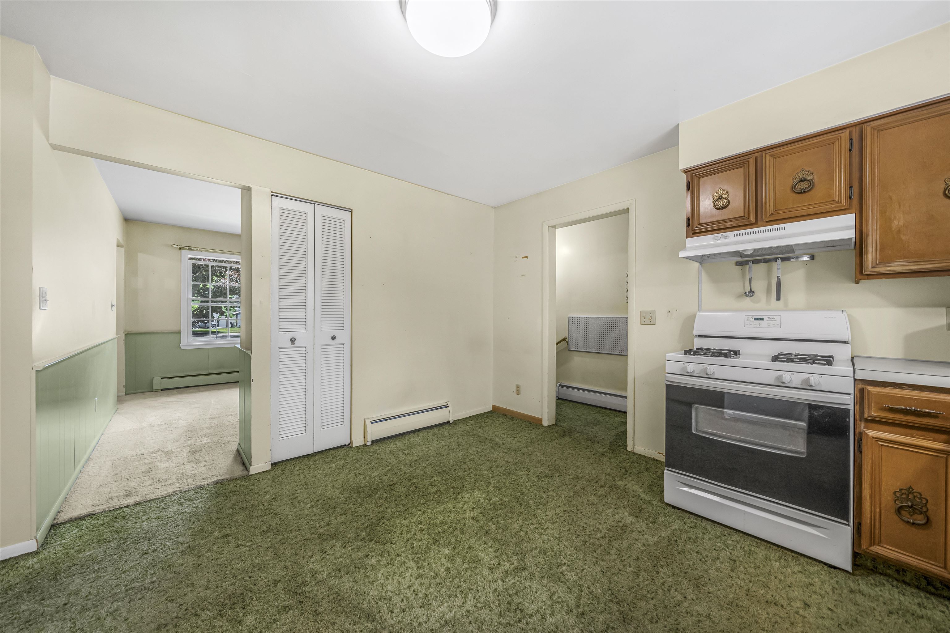 424 Crestview Street Cadillac, MI 49601 - Photo 18 of 62 1946655-f9e9f9ae-02ae-464e-b705-960a04c65d1a.JPG