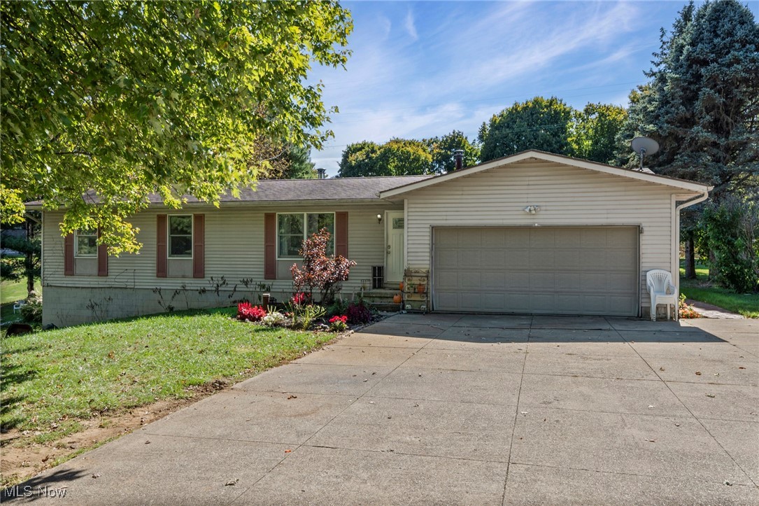 252 Saxe Road Mogadore, OH 44260 - Photo 2 of 31 Gallery Image 2