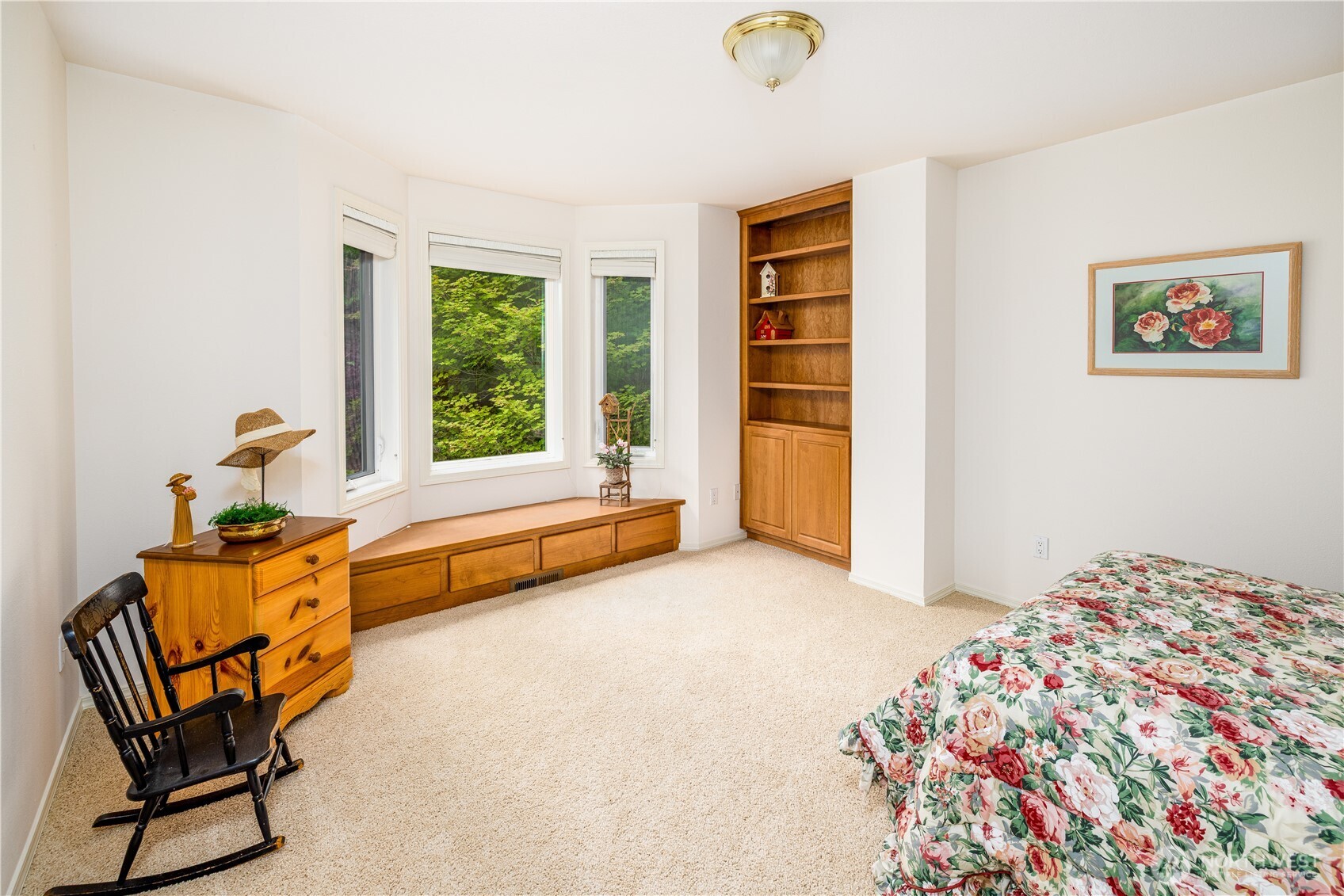 33571 Cliff Road Mount Vernon, WA 98274 - Photo 20 of 38 a bedroom with a bed and a window