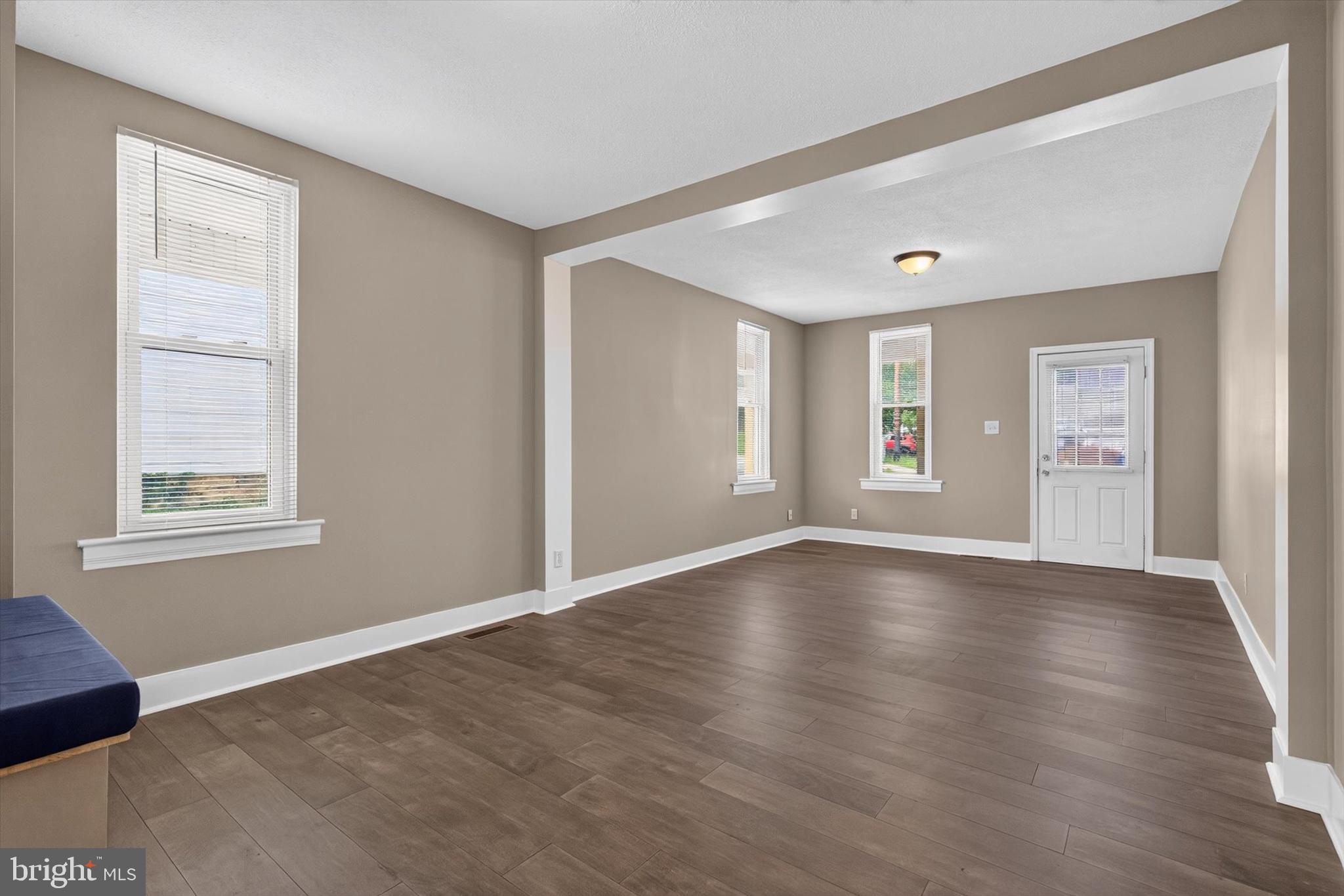 2463 South Queen Street York, PA 17402 - Photo 4 of 33