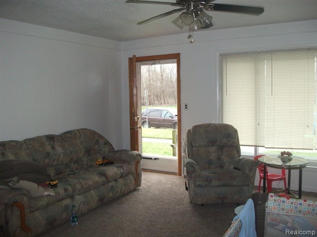 26008 Beverly Road Taylor, MI 48180 - Photo 7 of 21 livingroom