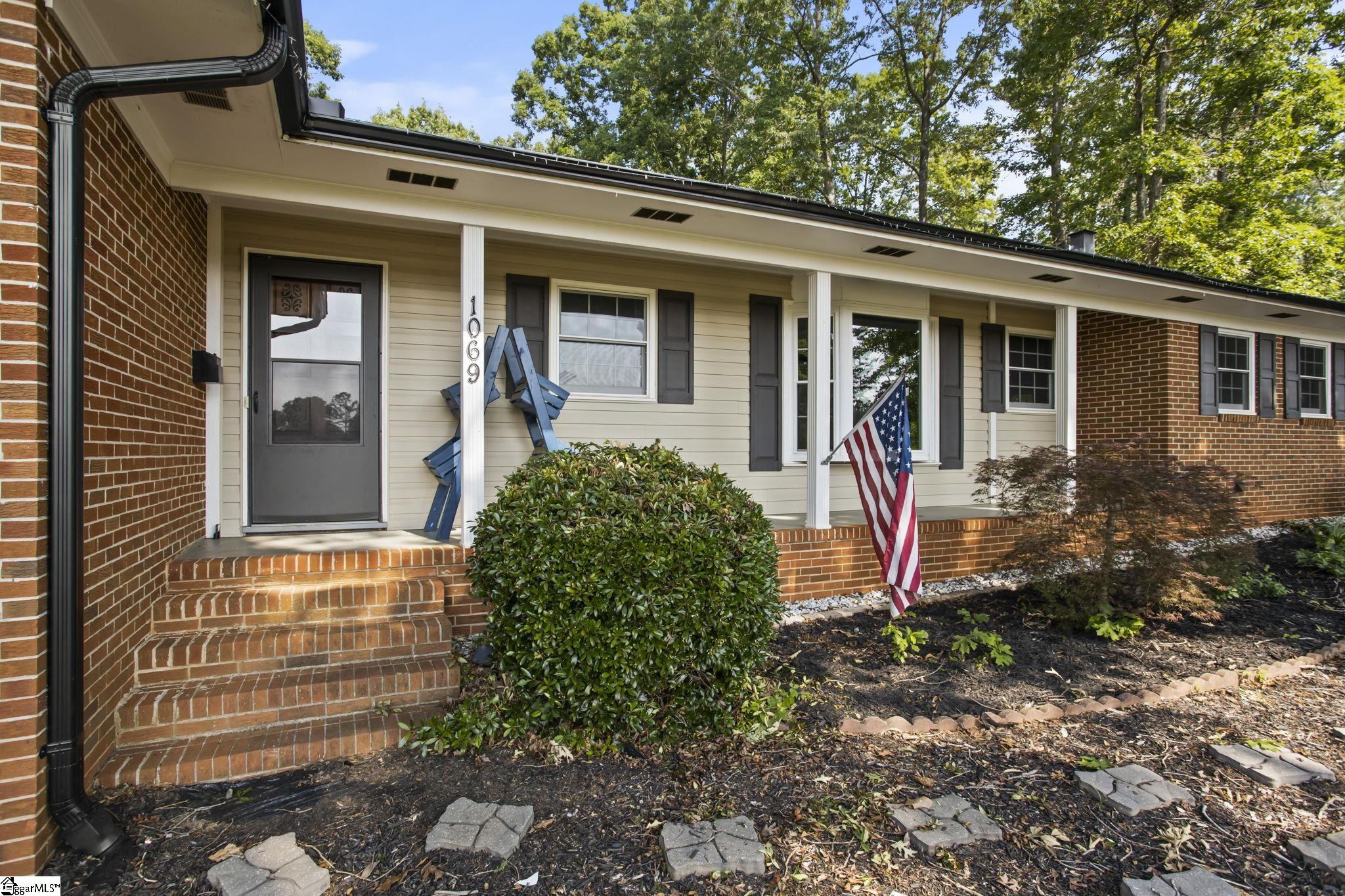 1069 State Rd S-39-204 Pickens, SC 29671 - Photo 3 of 35