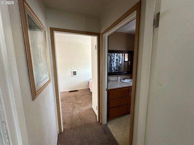 1931 Santiam Road Southeast Albany, OR 97321 - Photo 23 of 44 Hallway