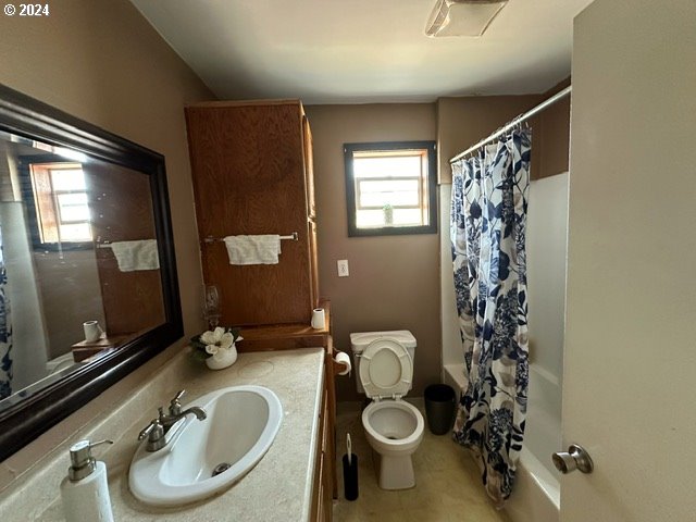 1931 Santiam Road Southeast Albany, OR 97321 - Photo 25 of 44 Bathroom