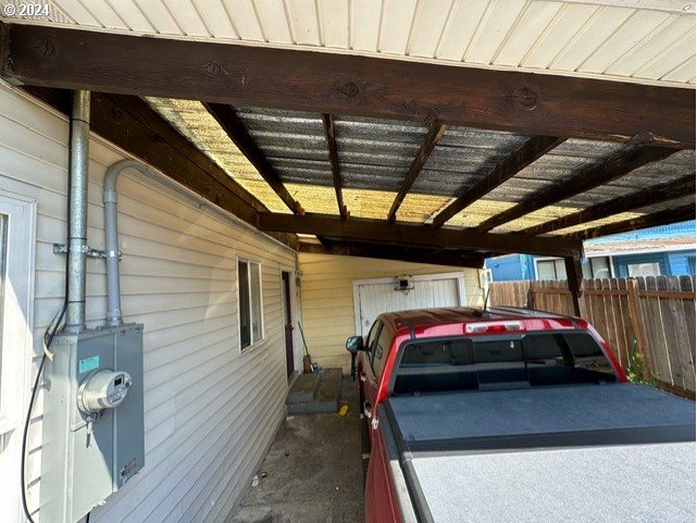 1931 Santiam Road Southeast Albany, OR 97321 - Photo 4 of 44 Carport