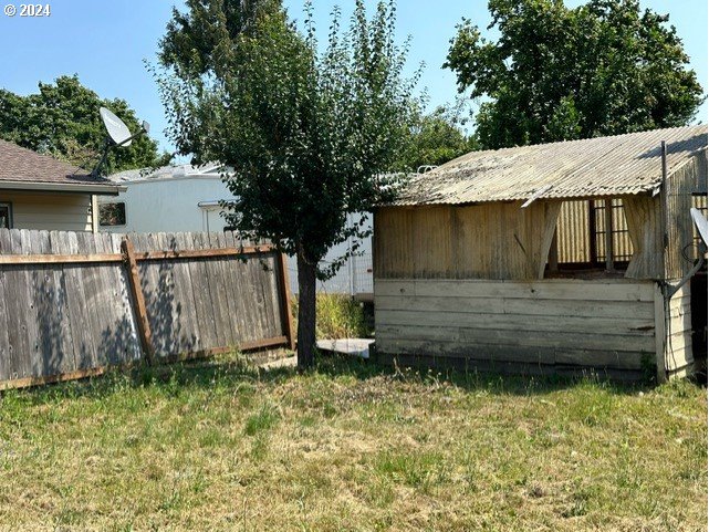 1931 Santiam Road Southeast Albany, OR 97321 - Photo 43 of 44 Backyard