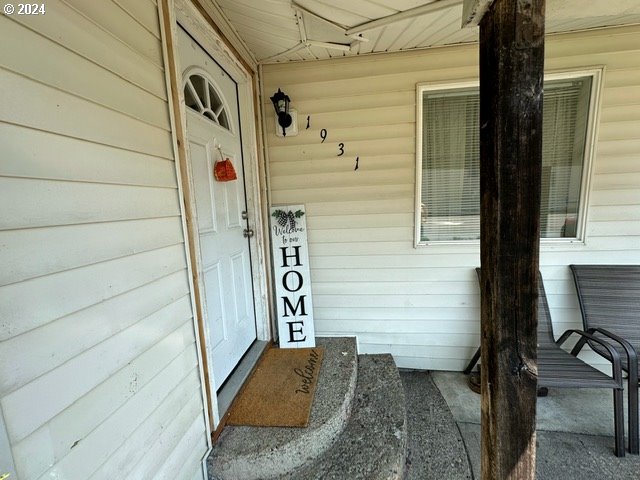 1931 Santiam Road Southeast Albany, OR 97321 - Photo 5 of 44 Entrance/Foyer