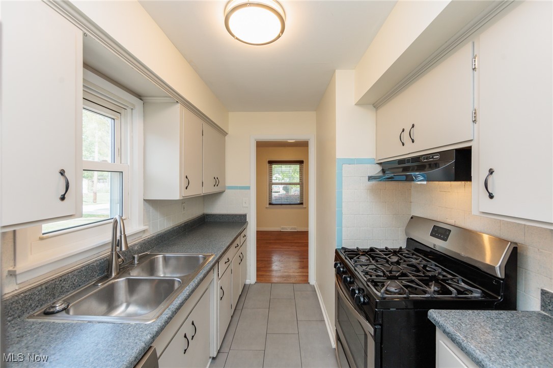 4476 Emerson Road Cleveland, OH 44121 - Photo 12 of 50