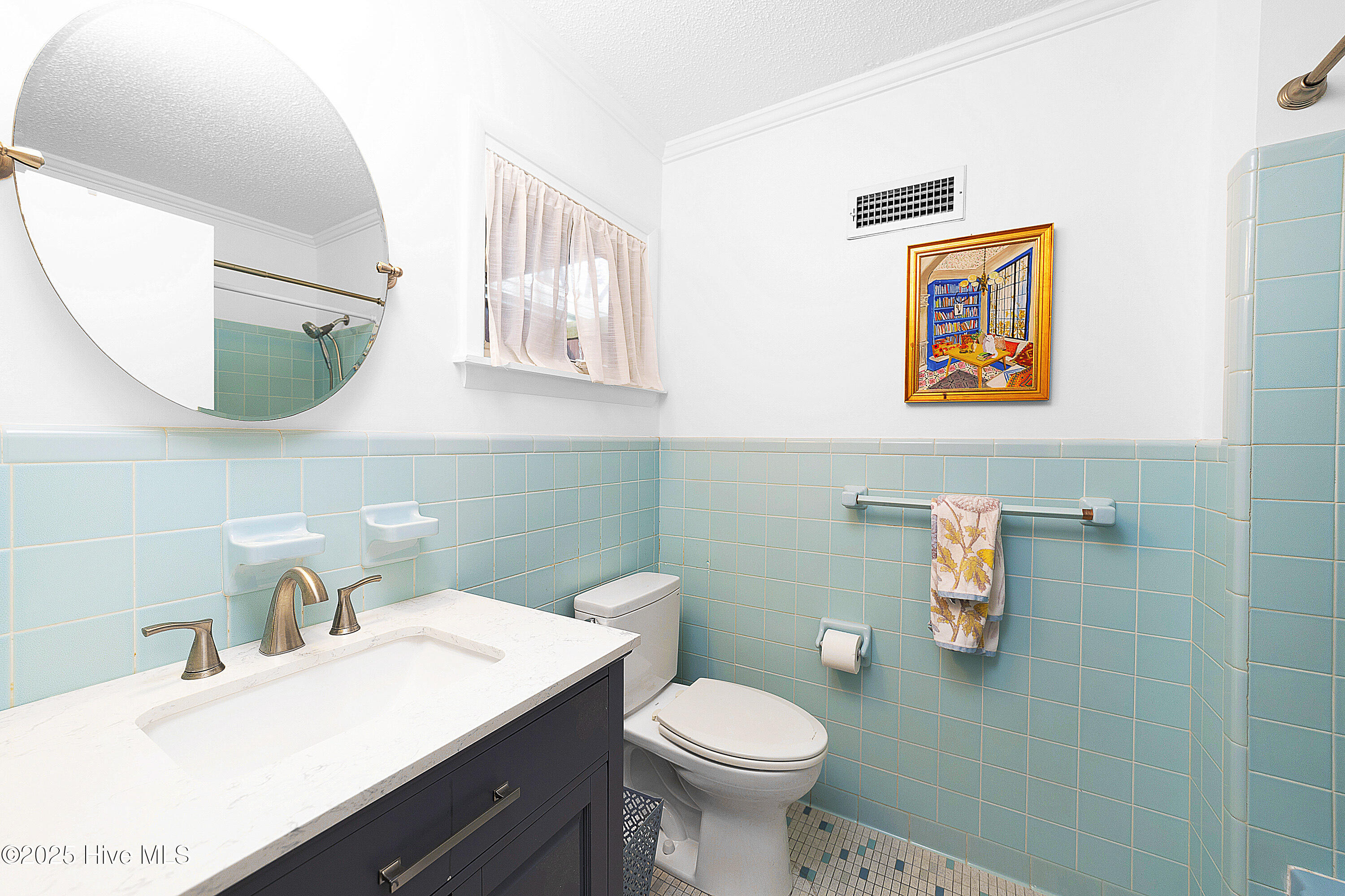 4507 Country Club Road Trent Woods, NC 28562 - Photo 16 of 27 Second Bathroom