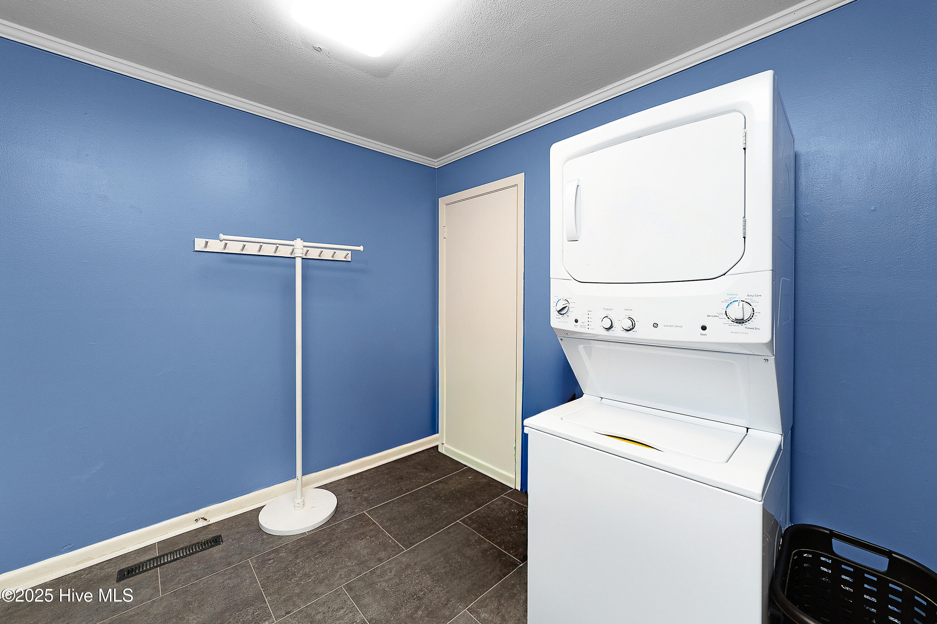 4507 Country Club Road Trent Woods, NC 28562 - Photo 17 of 27 Laundry