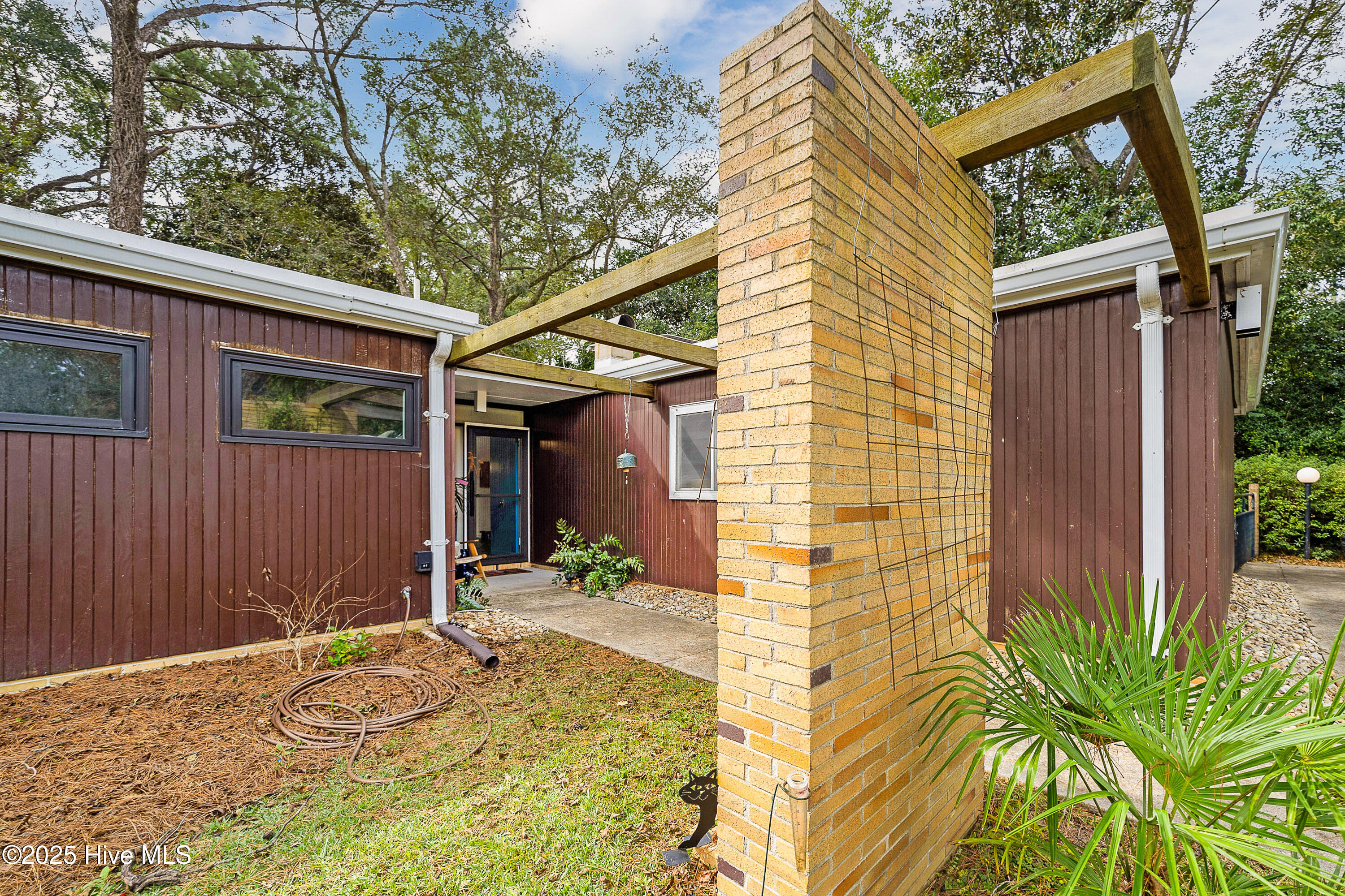 4507 Country Club Road Trent Woods, NC 28562 - Photo 19 of 27 Exterior Front