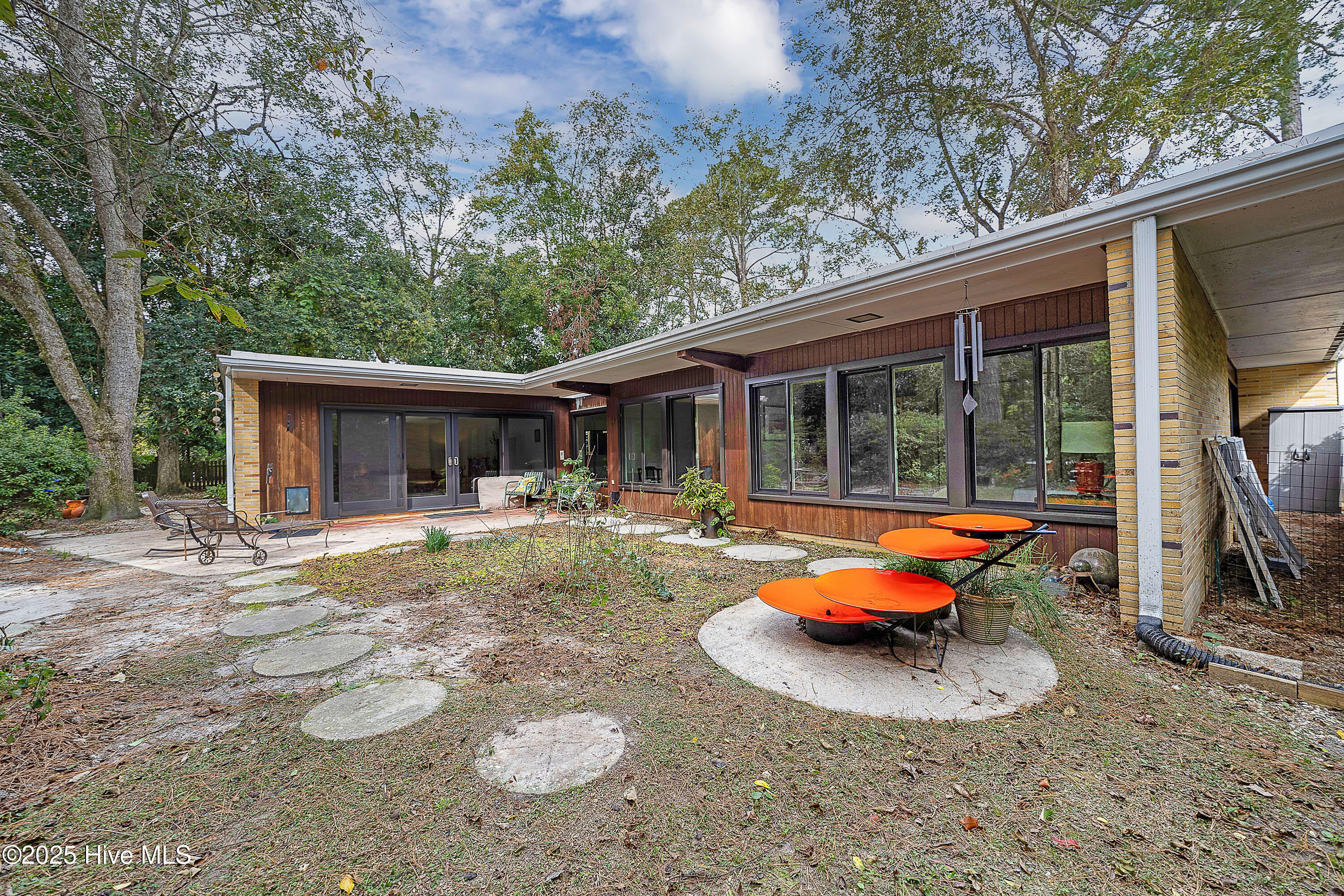 4507 Country Club Road Trent Woods, NC 28562 - Photo 3 of 27 Exterior Back