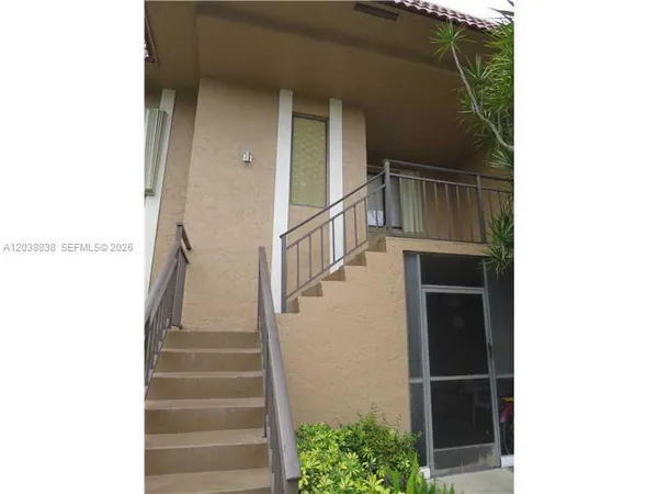 $2,400 | 205 Lakeview Drive, Unit 202, Weston, FL 33326