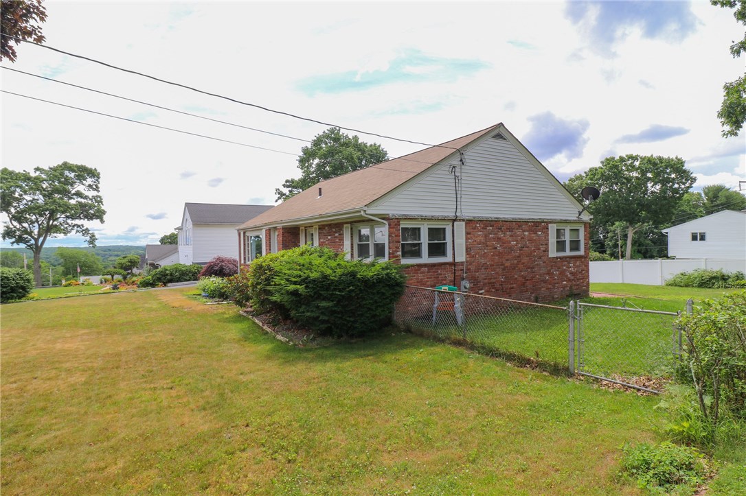 160 Rabbitt Hill Road Cumberland, RI 02864 - Photo 4 of 38