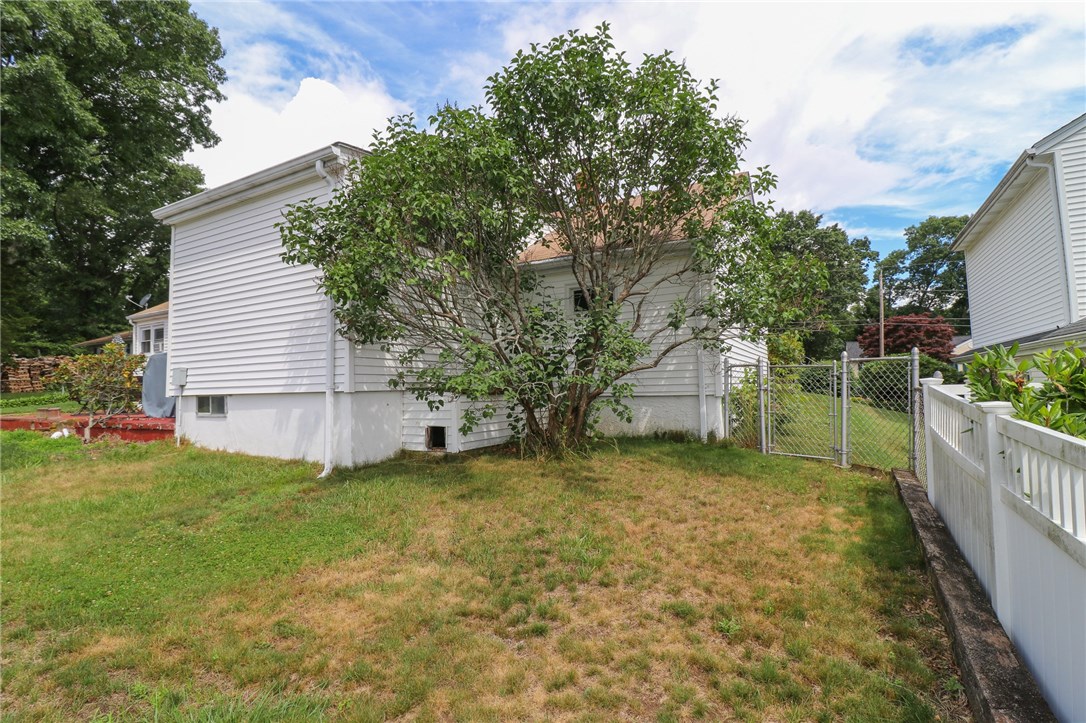 160 Rabbitt Hill Road Cumberland, RI 02864 - Photo 5 of 38