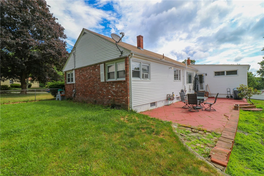 160 Rabbitt Hill Road Cumberland, RI 02864 - Photo 7 of 38