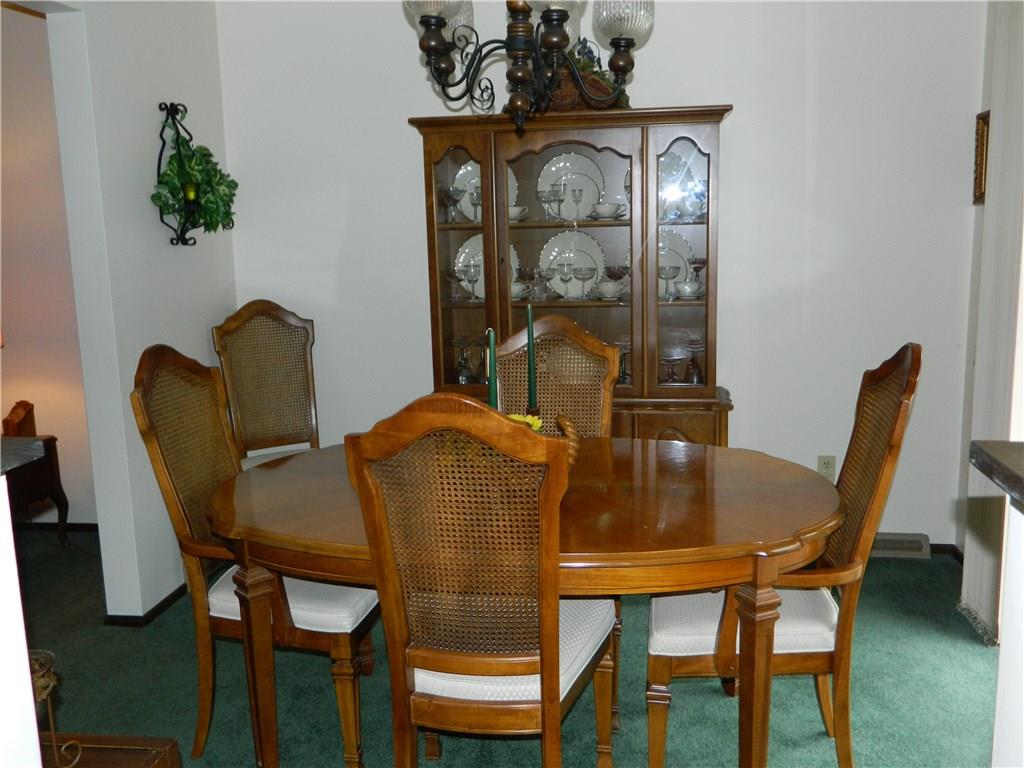 113 Iseman Road Freeport, PA 16229 - Photo 8 of 25 Large dining room, you could be in with plenty of time to host holiday dinners this year!
