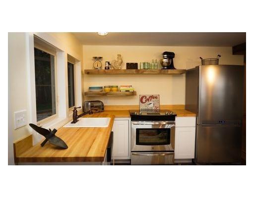 68 Staples Point Road Freeport, ME 04032 - Photo 5 of 10 Kitchen.
