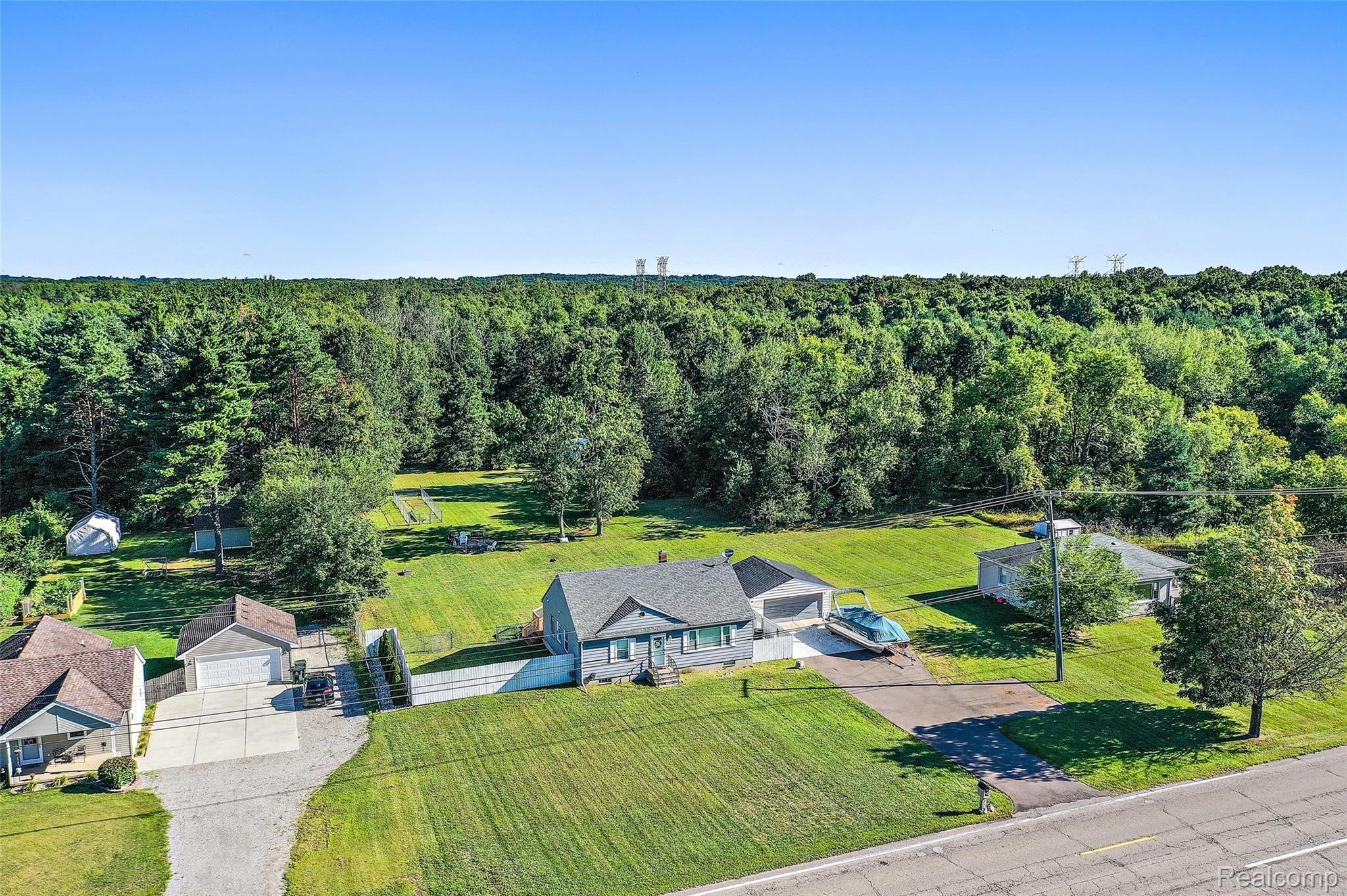 3936 Maybee Road Lake Orion, MI 48359 - Photo 7 of 32 3936 Maybee Rd-5.jpg