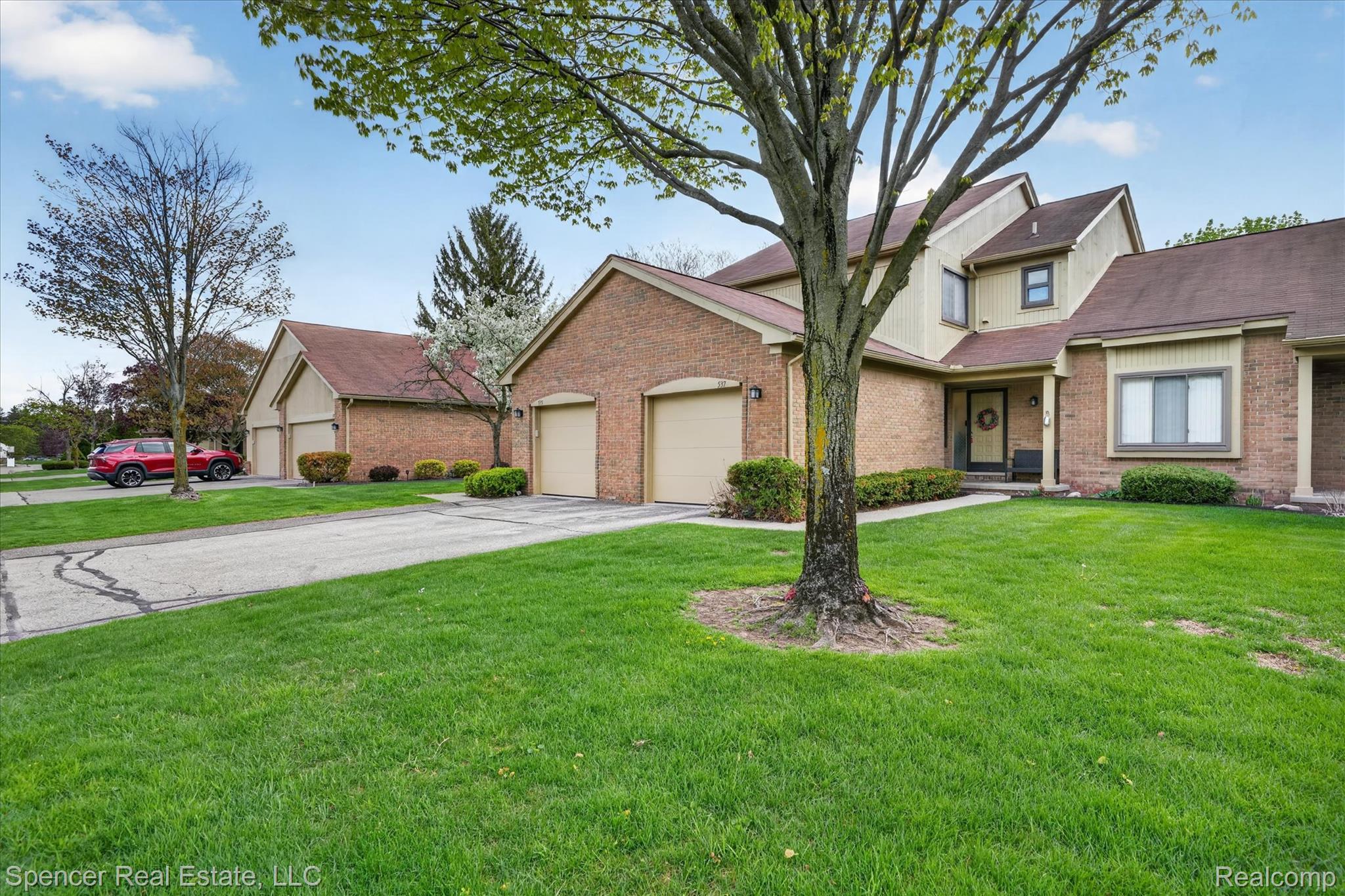 04-537-Tennyson-Rochester-Hills-Windowstill.jpg