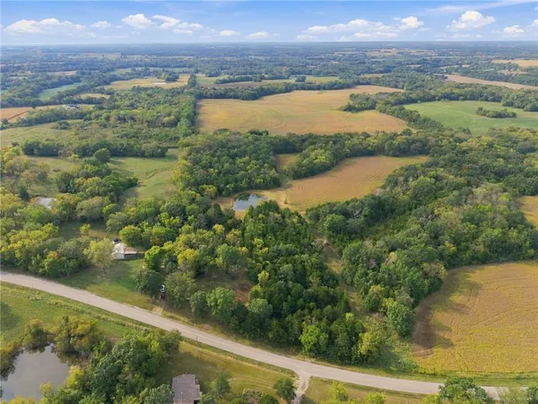 $139,900 | 972 Ne Highway East, Knob Noster, MO 65336