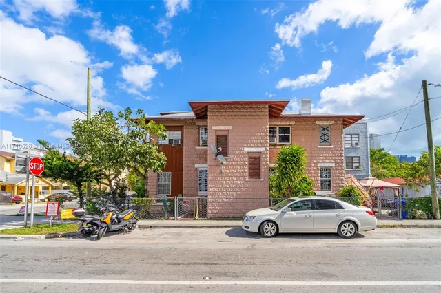 $1,199,000 | 676 Southwest 1st Street, Miami, FL 33130