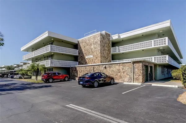 $105,000 | 4890 Bay Street Northeast, Unit 323, St. Petersburg, FL 33703